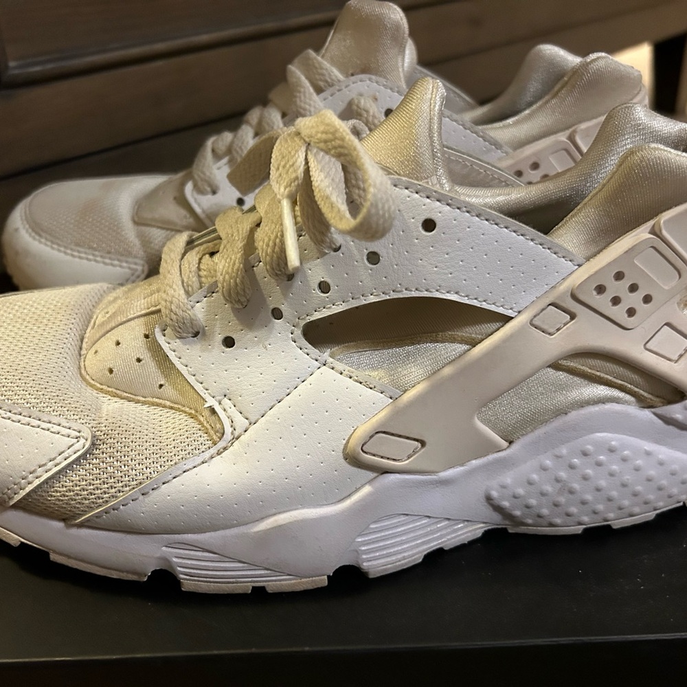 Nike White and Cream Athletic Shoes